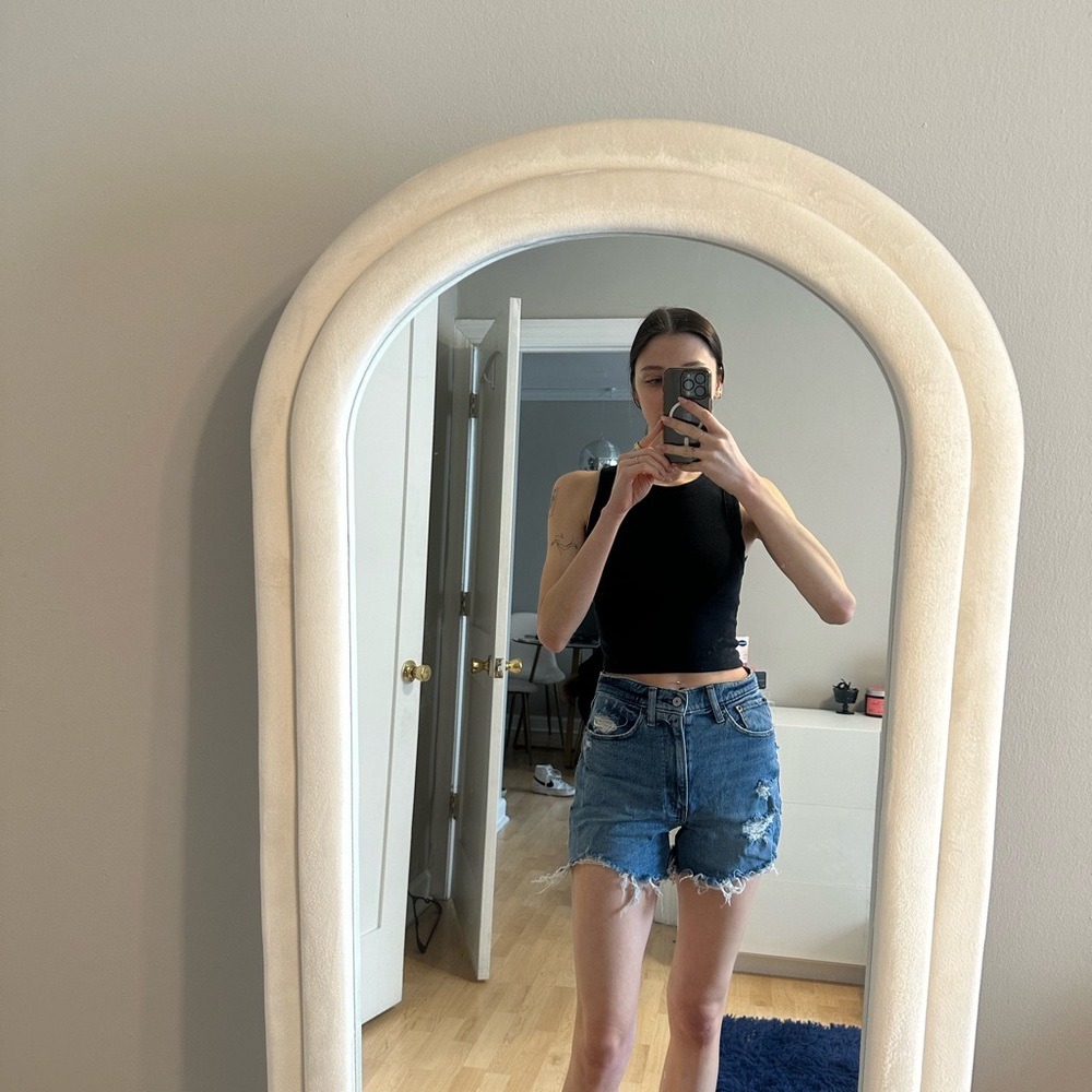 Abercrombie and Fitch 4” mom short, high rise